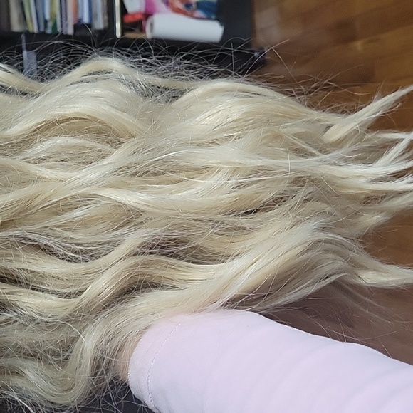 Wig 24in - Picture 5 of 10